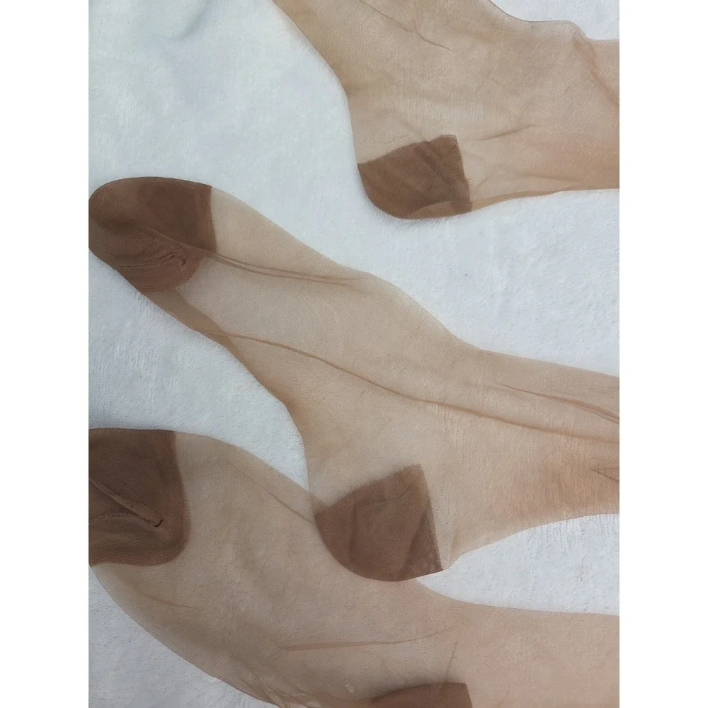 Vtg 2 pr HANES Barely There Reinforced Sheer Garter Nylon Stockings Size 9 M